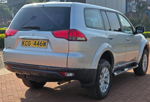 Mitsubishi Pajero 2013 Silver
