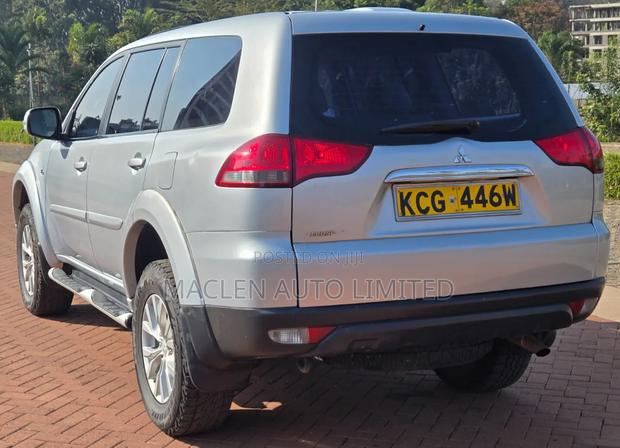 Mitsubishi Pajero 2013 Silver