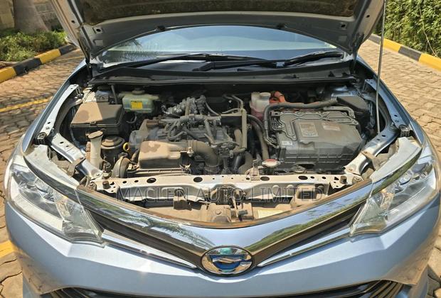 Toyota Corolla Fielder 2016 Silver