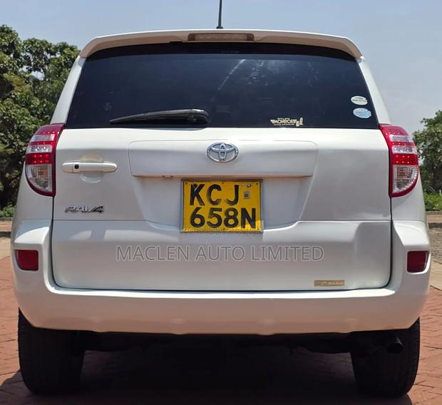 Toyota RAV4 2009 White
