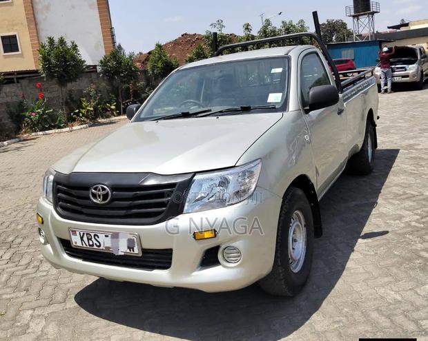 Toyota Hilux 2010 Beige