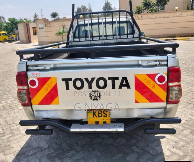 Toyota Hilux 2010 Beige