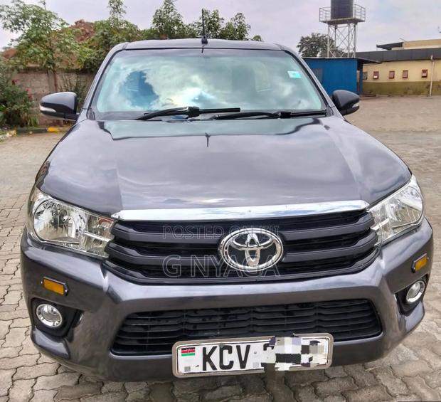 Toyota Hilux 2019 Gray