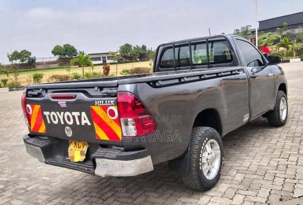 Toyota Hilux 2019 Gray