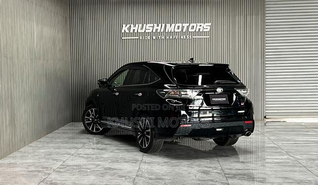 Toyota Harrier 2.0 2018 Black