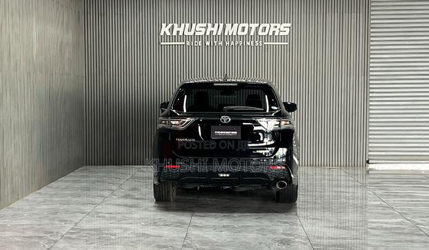Toyota Harrier 2.0 2018 Black