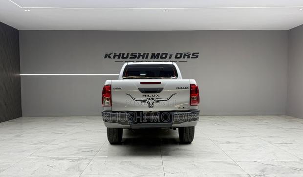 Toyota Hilux 2020 Silver