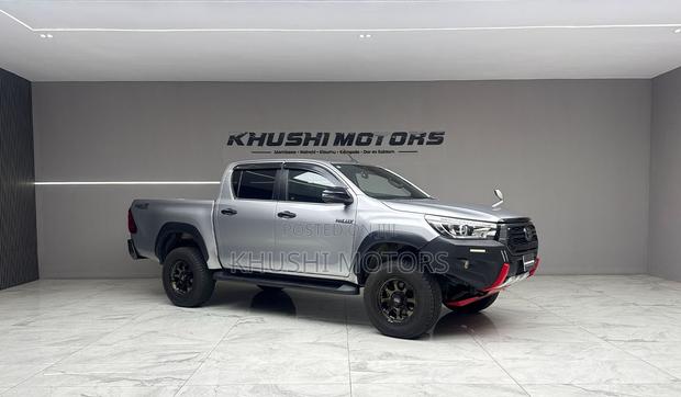 Toyota Hilux 2020 Silver