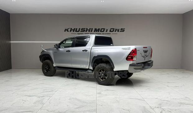 Toyota Hilux 2020 Silver