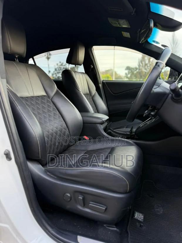 Toyota Harrier 2.0 2019 White
