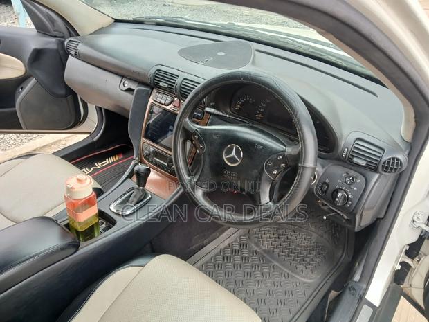 Mercedes-Benz C180 2005 White
