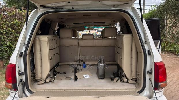 Toyota Land Cruiser 2006 White
