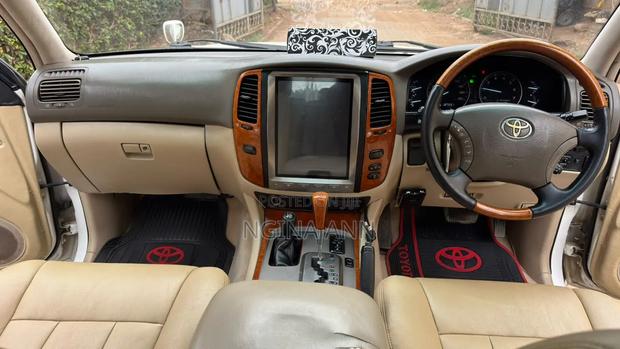Toyota Land Cruiser 2006 White