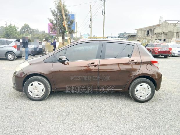 Toyota Vitz 1.0 FWD 5dr 2011 Brown