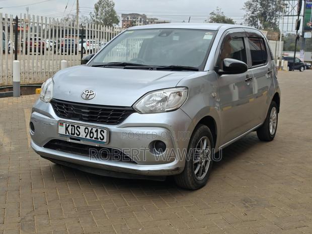 Toyota Passo 1.0 FWD 2018 Silver