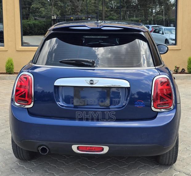 Mini Cooper 2016 Blue