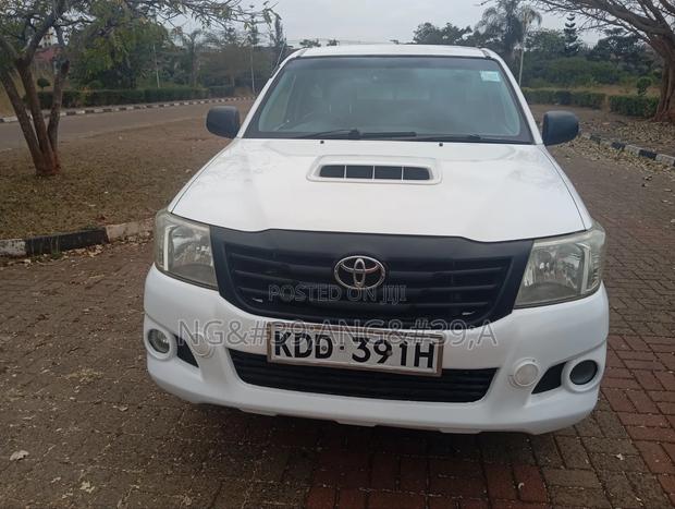Toyota Hilux 2014 White