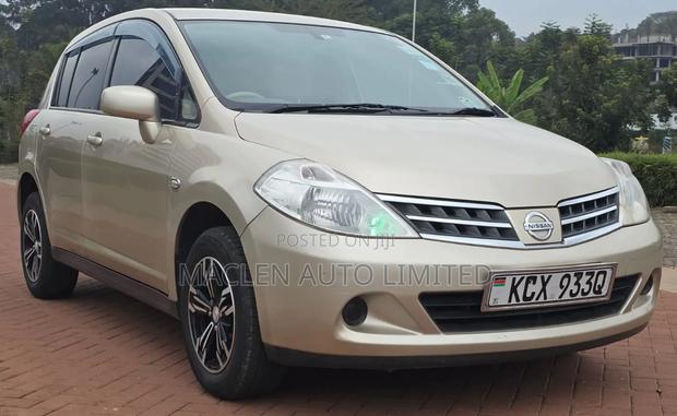 Nissan Tiida 2012 Gold