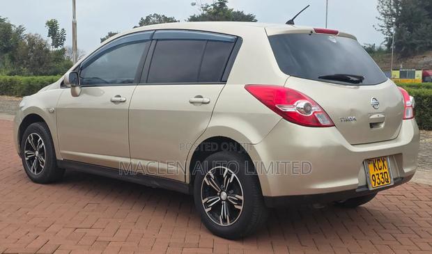 Nissan Tiida 2012 Gold