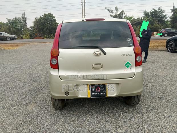 Daihatsu Mira 2011 Gold