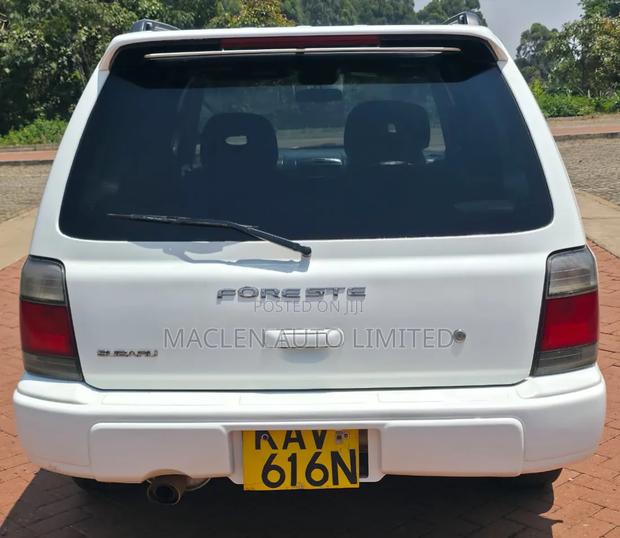 Subaru Forester 2000 White