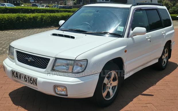Subaru Forester 2000 White