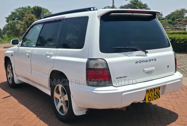Subaru Forester 2000 White