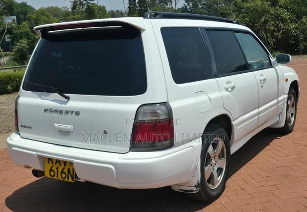 Subaru Forester 2000 White