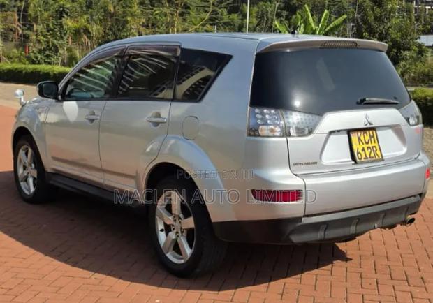 Mitsubishi Outlander 2010 Silver
