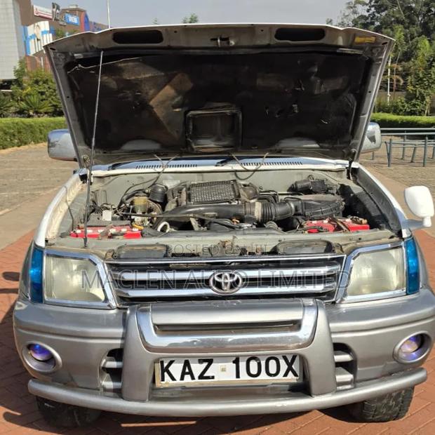 Toyota Land Cruiser Prado 2001 White