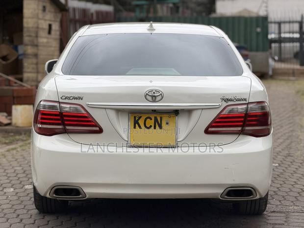 Toyota Crown 2010 White