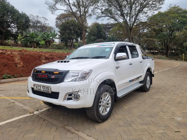 Toyota Hilux 2013 White