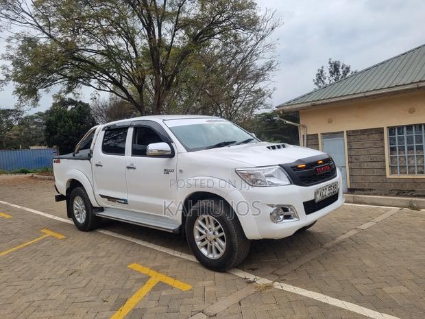 Toyota Hilux 2013 White