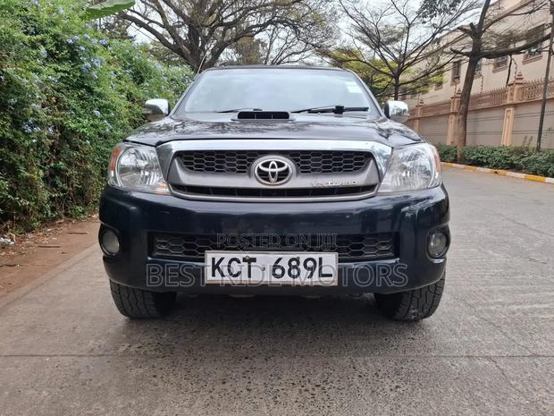 Toyota Hilux 2011 Black