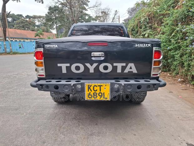 Toyota Hilux 2011 Black