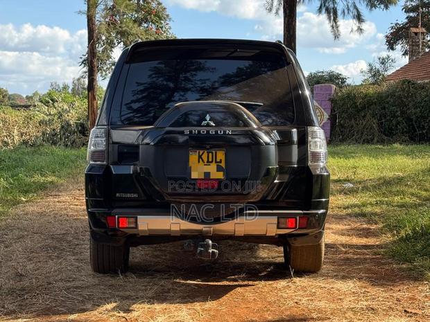 Mitsubishi Shogun 2016 Black