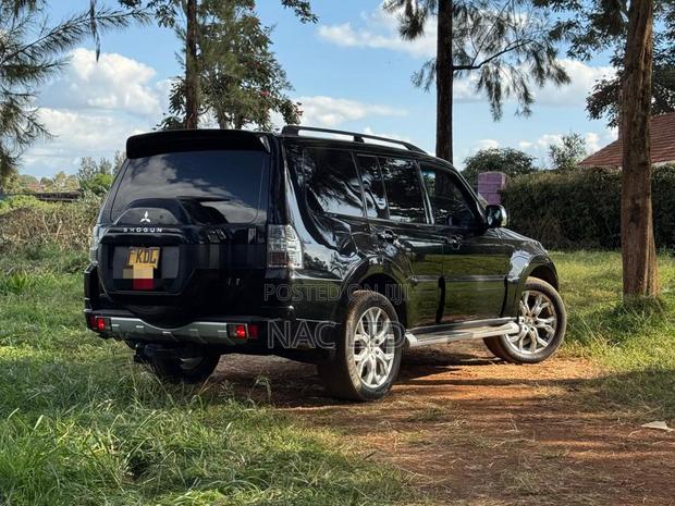 Mitsubishi Shogun 2016 Black