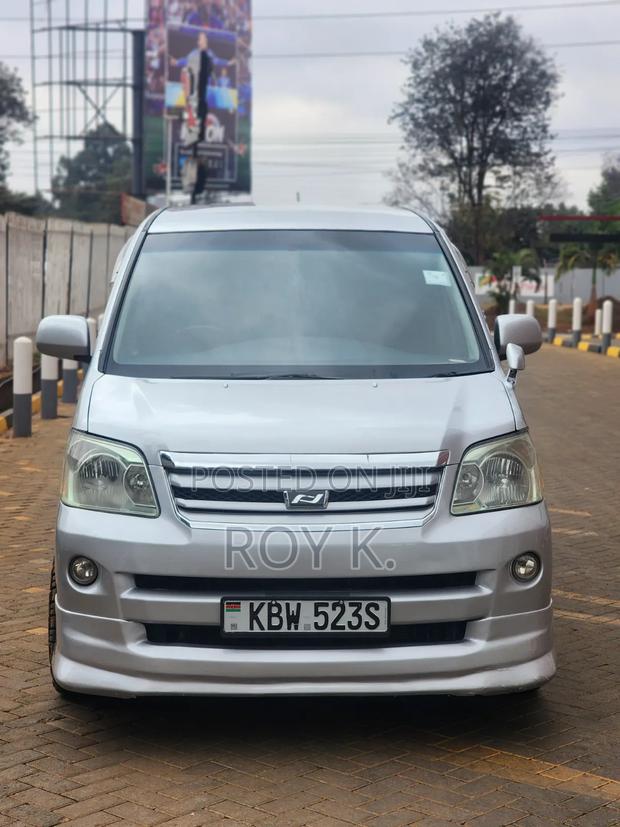 Toyota Noah 2.0 FWD (8 Seater) 2006 Silver