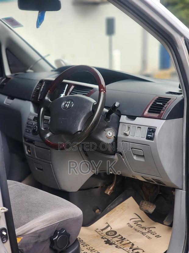 Toyota Noah 2.0 FWD (8 Seater) 2006 Silver