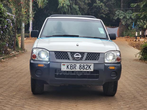 Nissan Hardbody 2011 White