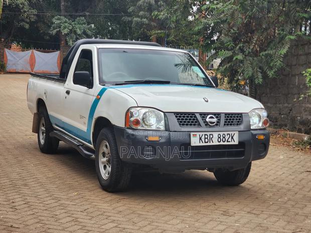 Nissan Hardbody 2011 White