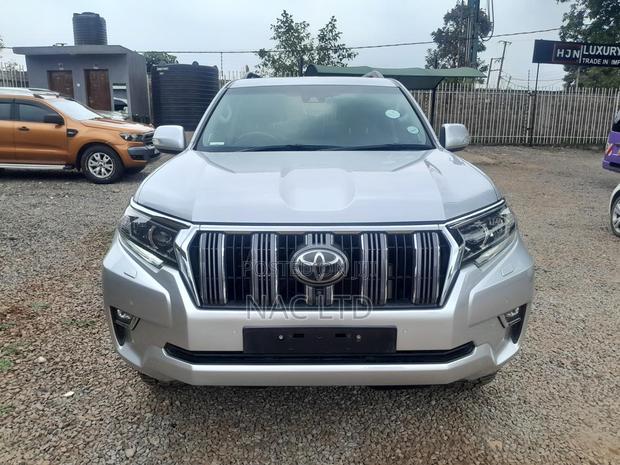 Toyota Land Cruiser Prado 3.0 190hp 2019 Silver