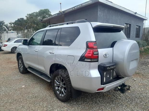 Toyota Land Cruiser Prado 3.0 190hp 2019 Silver