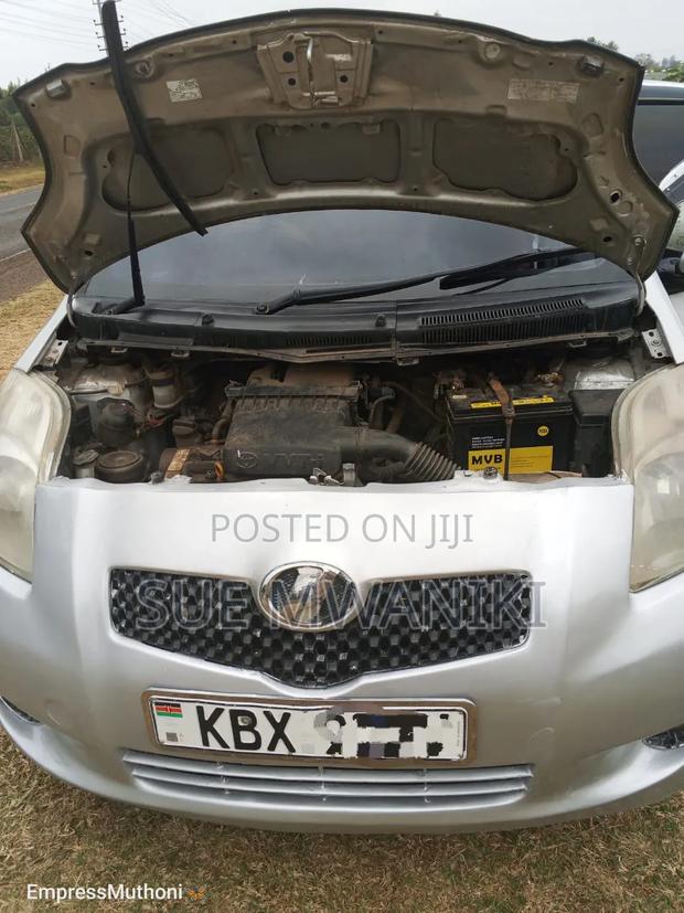 Toyota Vitz 2005 Silver