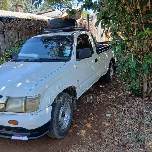 Toyota Hilux 2.5 Cab 2005 White