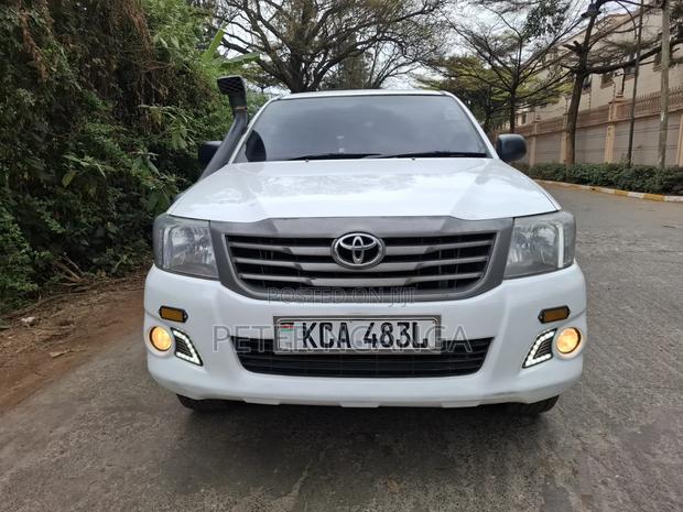 Toyota Hilux 2014 White