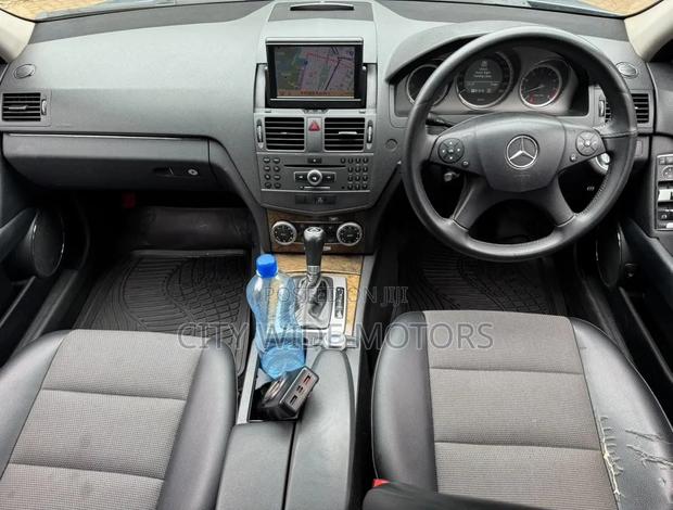 Mercedes-Benz C250 2010 Blue