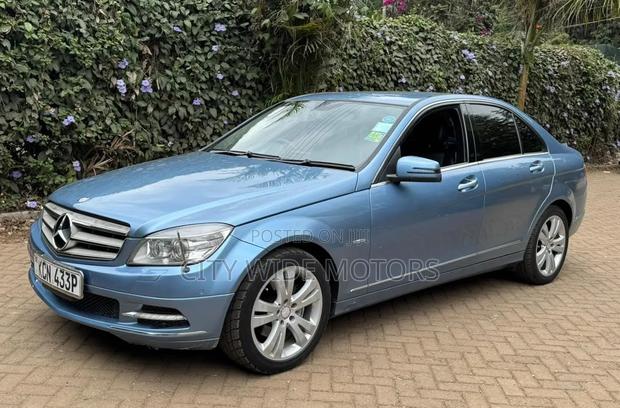 Mercedes-Benz C250 2010 Blue