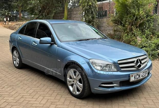 Mercedes-Benz C250 2010 Blue