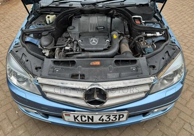 Mercedes-Benz C250 2010 Blue